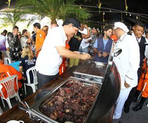 Governador da BA almoça com policiais após arrastão da Quarta-feira de Cinzas
