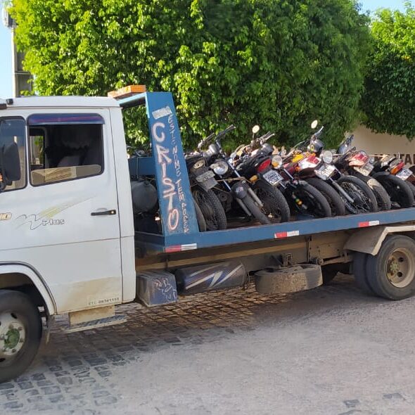 Ação da Polícia Militar apreende mais de 11 veículos que faziam manobras e poluição sonora, em Uauá(BA)