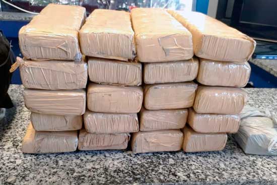 CETO aborda van e apreende mais de 300 kg de maconha, em Serrinha