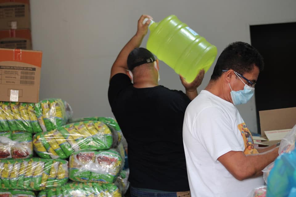 Entrega dos kits de alimentação escolar para os alunos da rede municipal de ensino de Canudos