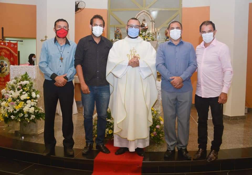 O 9º dia do Trezenário de Santo Antônio realizado pela Igreja Católica aconteceu na noite de ontem e teve como noiteiro a Prefeitura Municipal de Canudos
