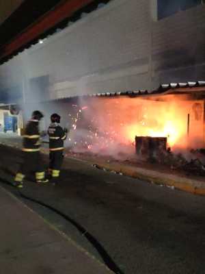 Corpo de Bombeiros controla incêndio no Terminal Urbano de Juazeiro; causa ainda é desconhecida