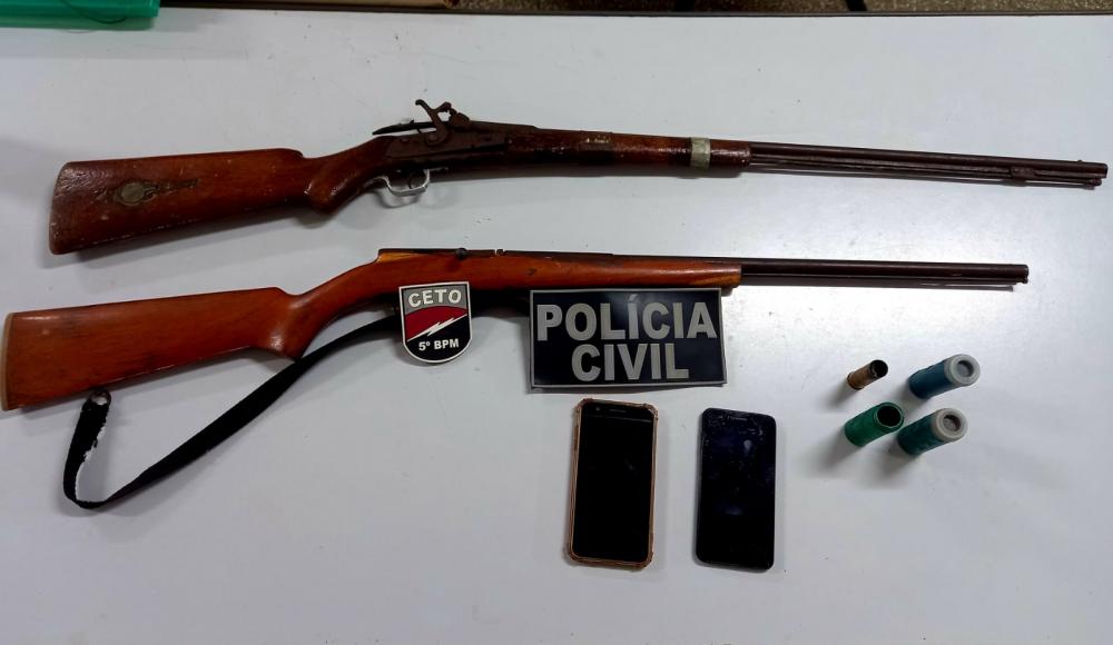 Na manhã desta Quarta-feira (23) em Canudos, foi informado uma prisão em flagrante e foram apreendidas 02 (duas) armas de fogo