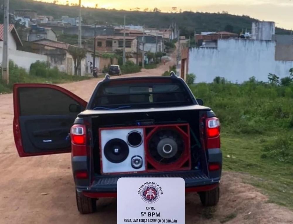 PM apreende som e prende dono por tentar subornar policiais em Euclides da Cunha