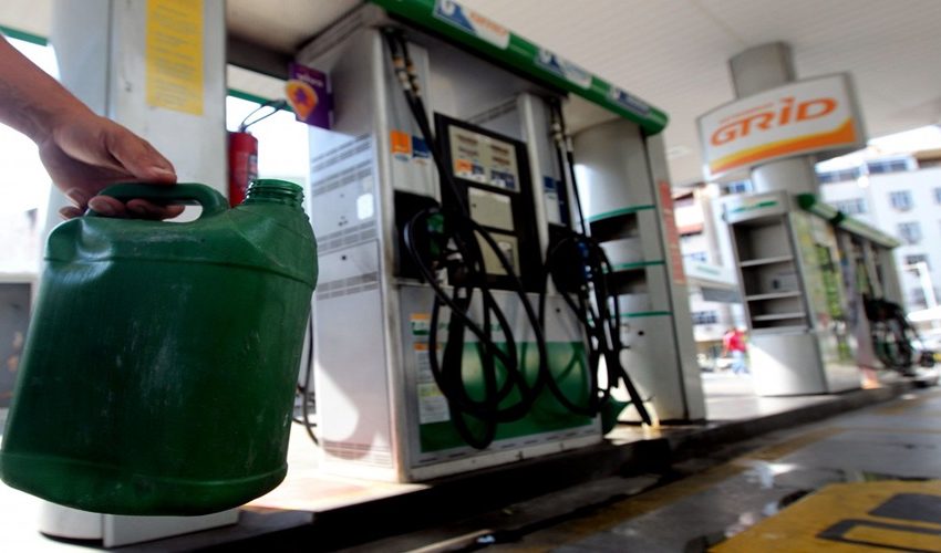 Gasolina registra alta no preço e é vendida por até R$ 7,36; média nacional se aproxima de R$ 6