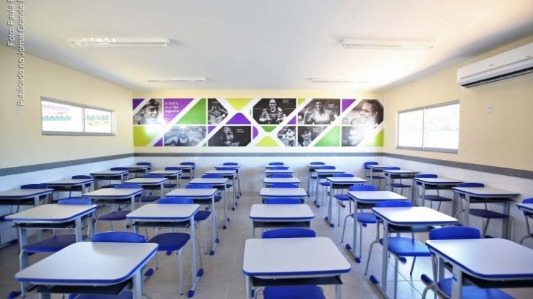 VACINAR ADOLESCENTES TORNA MAIS SEGURO RETORNO ÀS AULAS, DIZ FIOCRUZ