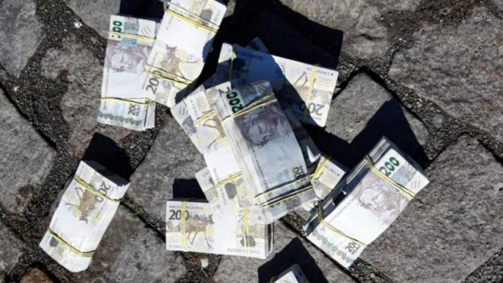 Polícia Militar prende suspeitos com 5.200,00 em NOTAS FALSAS em Jeremoabo-BA