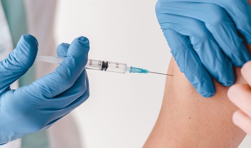 Ministério da Saúde suspende vacinação para adolescentes de 12 a 17 anos sem comorbidade