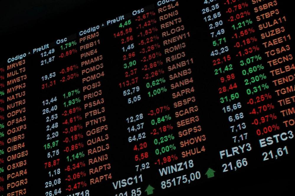 Crise da empresa chinesa Evergrande faz bolsas do mundo despencarem