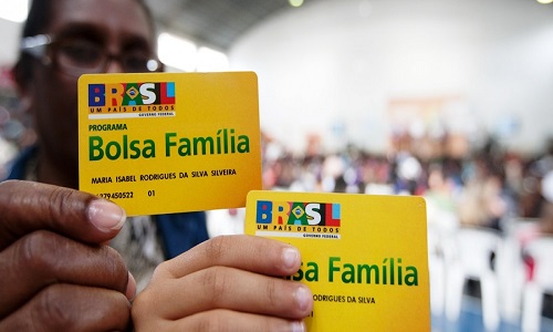 Governo prevê valor de R$ 300 para o ‘novo Bolsa Família’ em 2022