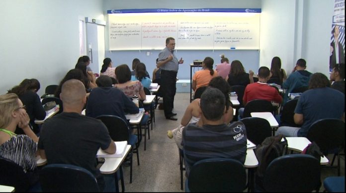 Mais de 110 concursos abertos reúnem 8,4 mil vagas; Salários chegam a R$ 18.416,20