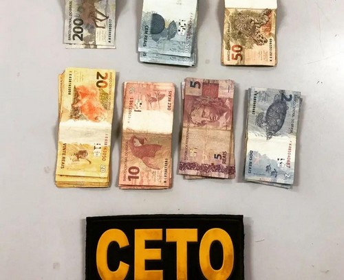 Mulher é presa ao ser flagrada com dinheiro proveniente do tráfico de drogas, em Euclides da Cunha-BA