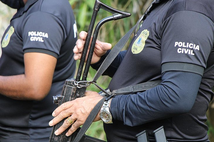 Bahia: Mulher é presa suspeita de colocar veneno na comida do marido e dos três filhos