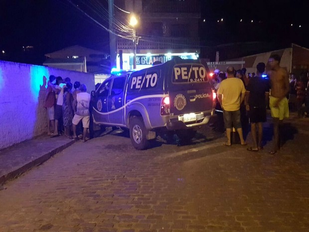 Homem é brutalmente assassinado a tiros na frente da esposa grávida em Jacobina