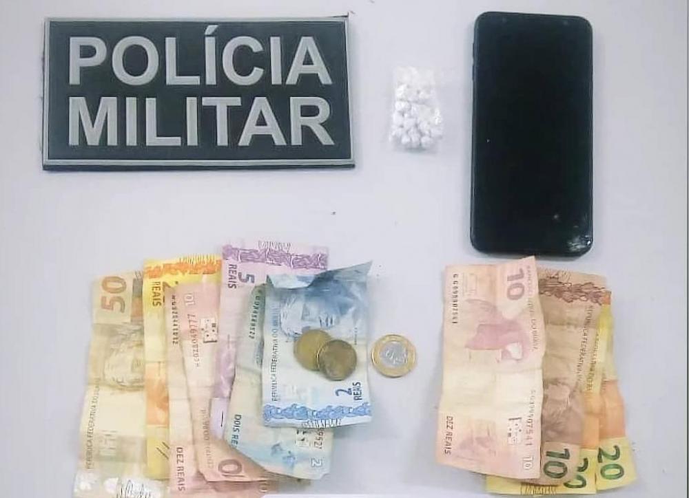 Polícia Militar apreende drogas e arma de fogo e prende homem que ameaçou companheira na cidade de Euclides da Cunha