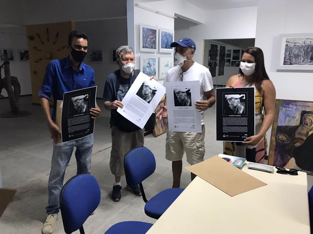 Neste Sábado (16/10) o secretário de cultura de Canudos esteve reunido com a Primeira Dama Josileide Varjão, o Professor da UNEB Luis Paulo Neiva, o Coordenador de Patrimônio Histórico Mário Lima e o Fotojornalista Evandro Teixeira