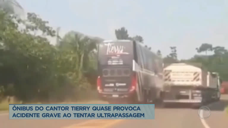 Ônibus do cantor Tierry é flagrado em ultrapassagem perigosa 