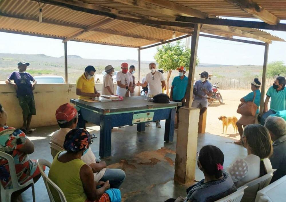 No último sábado, 16 de outubro, o Campus Avançado de Canudos participou da reunião mensal da Associação de Moradores da comunidade Rocinha e Região
