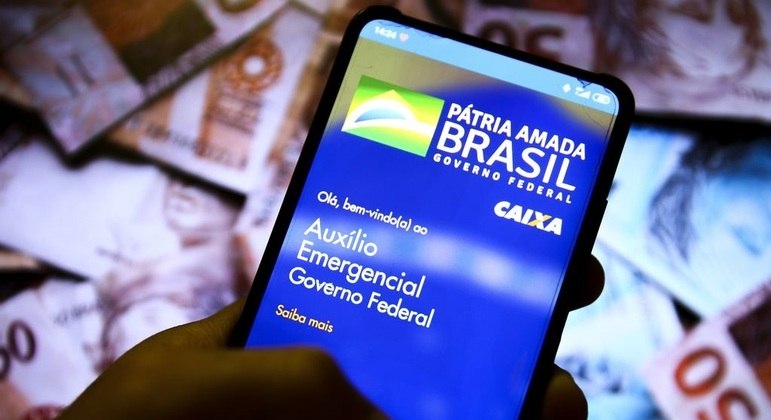 Governo adia anúncio do Auxílio Brasil de R$ 400