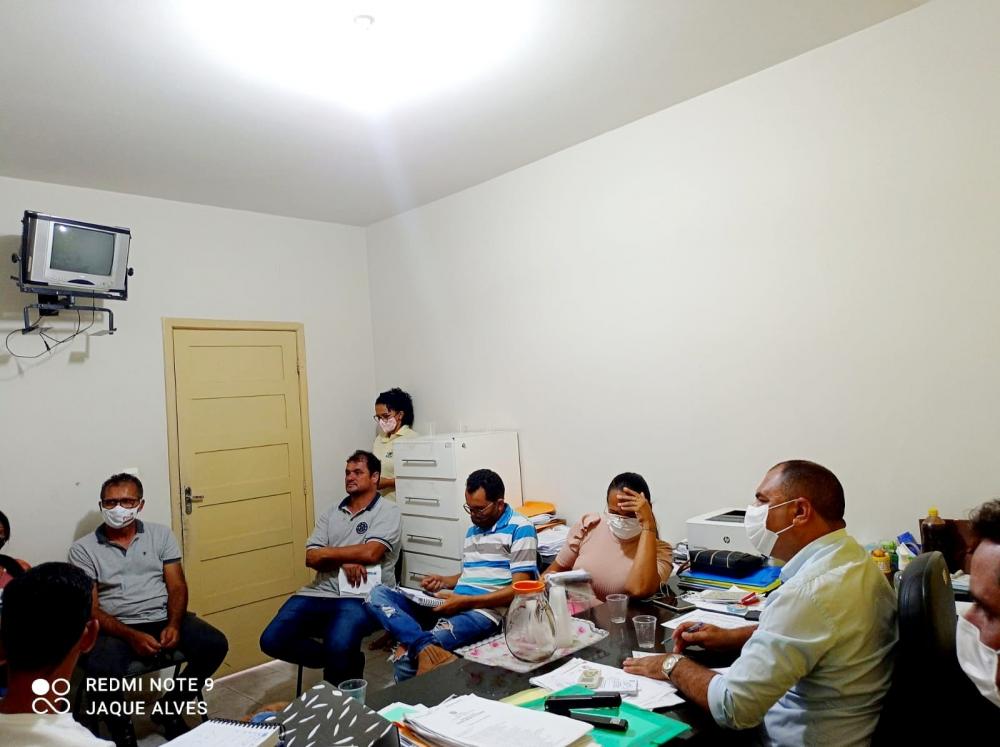 Em reunião com secretários, Prefeito de Canudos determina melhorias