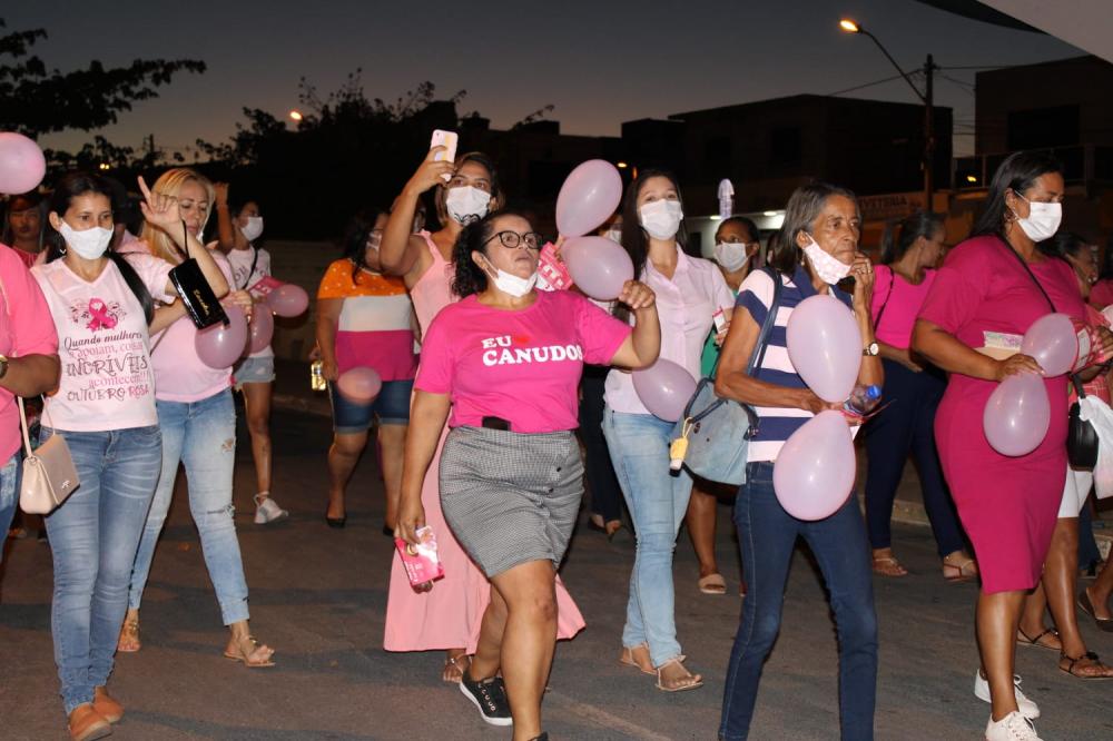 A Prefeitura Municipal de Canudos através da Secretaria de Saúde, realizou caminhada no final da tarde desta Quarta-feira (27/10) em campanha de conscientização e prevenção contra o câncer de mama e câncer do colo de útero.
