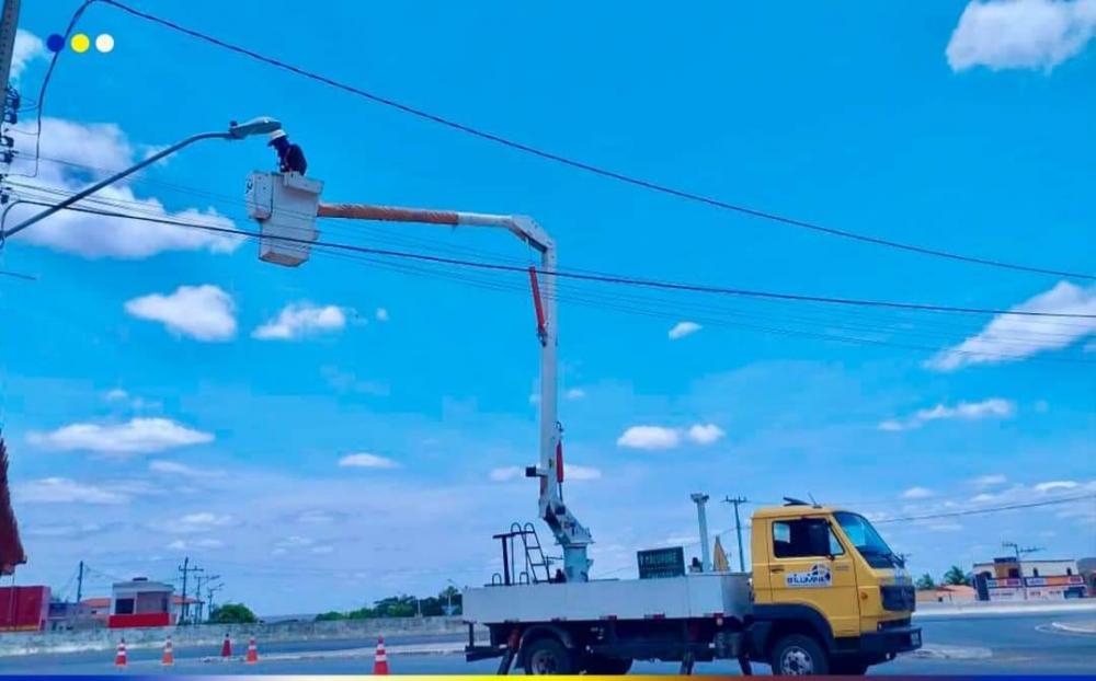 A Prefeitura Municipal de Canudos, por meio da Secretaria de Infraestrutura, promoveu a instalação de 50 braços para postes de iluminação pública e a realização de 80 várias ruas da comunidade do Bendegó