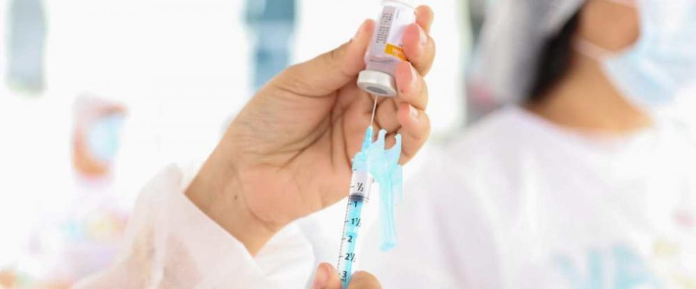 Intervalo entre segunda dose e dose de reforço cairá para 5 meses