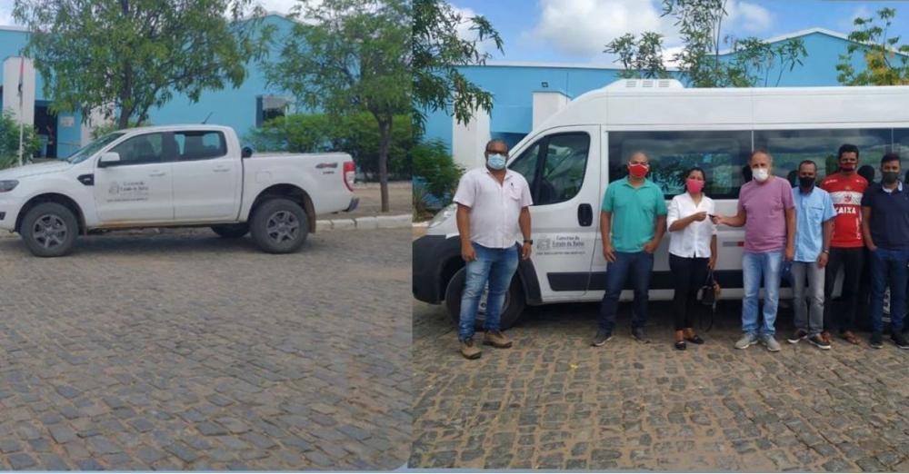 DEPUTADA LÍDICE DA MATA ENTREGA VEÍCULOS PARA A UNEB-CANUDOS