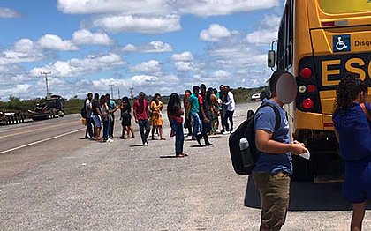 Ônibus de prefeitura de cidade baiana quebra, e alunos perdem a prova do Enem