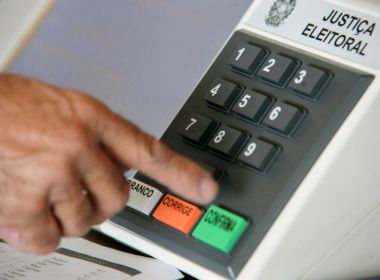 Especialistas sugerem fiscalização extra nas urnas eletrônicas para combater fake news