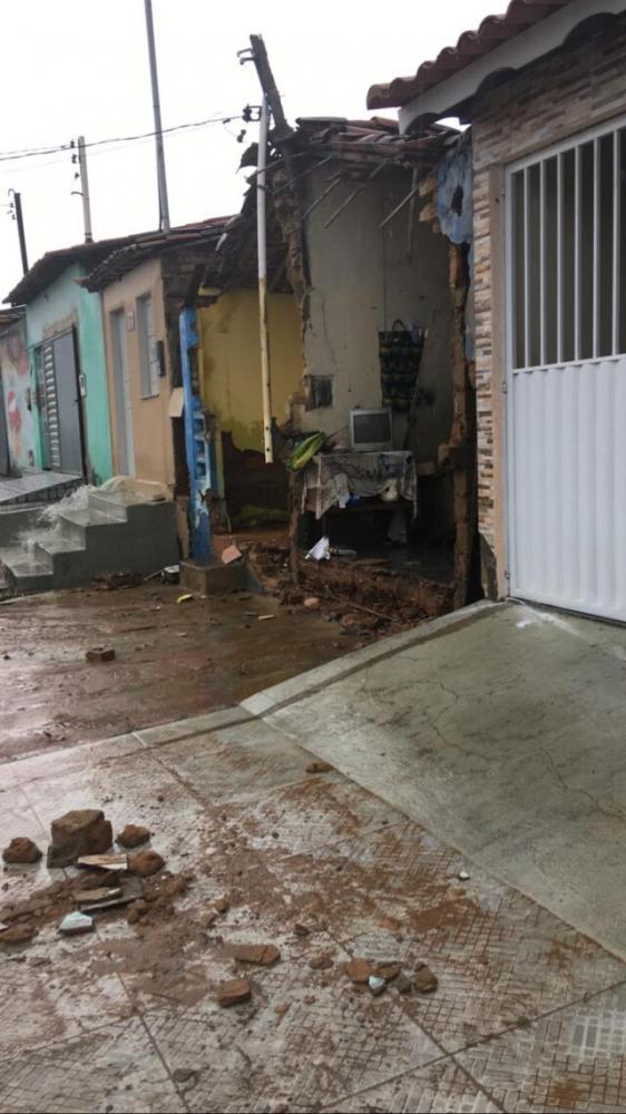 Chuva forte causa estragos e prejuízos a moradores de Ribeira do Pombal.
