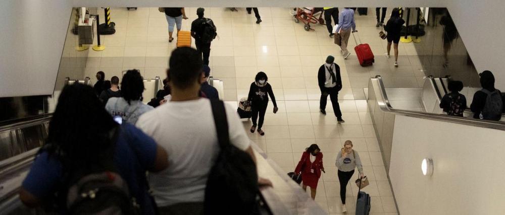 Governo anuncia quarentena de cinco dias para viajantes não vacinados