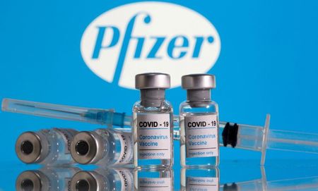 Pfizer diz que três doses de vacina podem neutralizar variante Ômicron