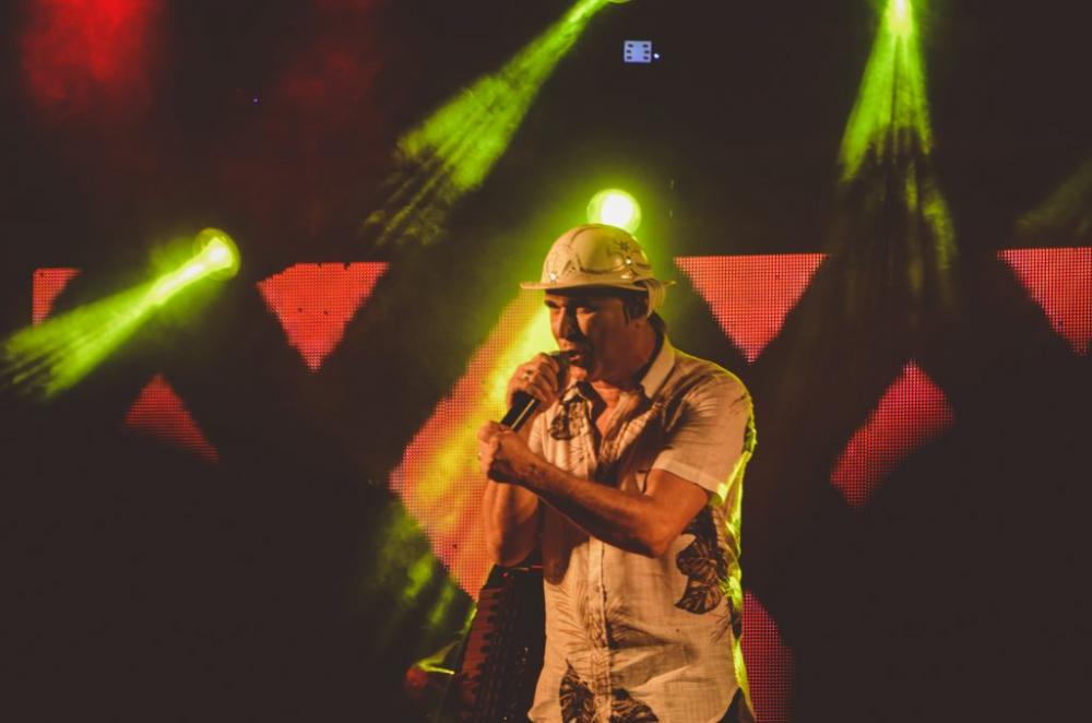 Flávio Leandro realiza show emocionante de despedida dos palcos em Uauá – BA.