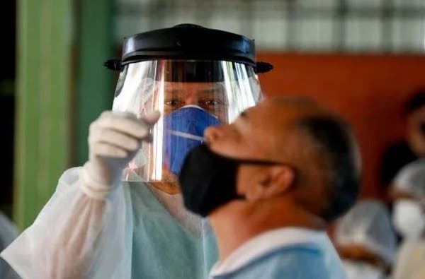 Com avanço da Ômicron, 11 países retomam medidas restritivas