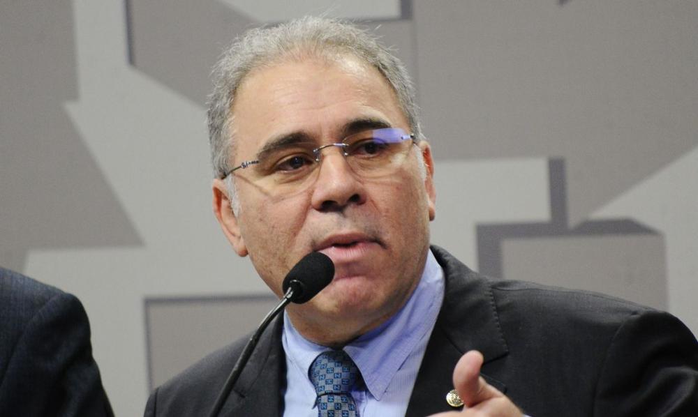 Covid-19: crianças só serão vacinadas com prescrição médica, determina ministro
