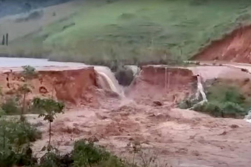 Após intensas chuvas, barragens se rompem e outras 10 são monitoradas na Bahia
