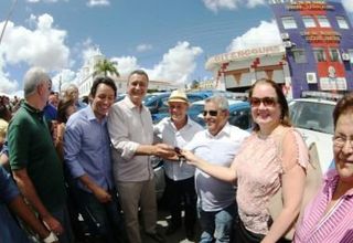 Em Cícero Dantas, Rui Costa entrega viaturas para Paulo Afonso e outros 15 municípios