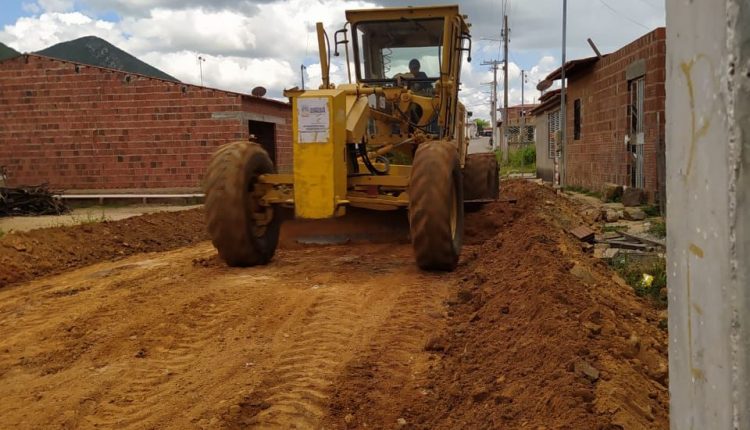 Uauá: Prefeitura inicia obras de pavimentação em Caldeirão da Serra