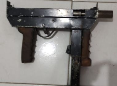 Três PMs são presos em flagrante após venda de submetralhadora no Barbalho, em Salvador