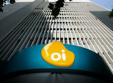 Clientes da Oi serão divididos entre Tim, Vivo e Claro; entenda