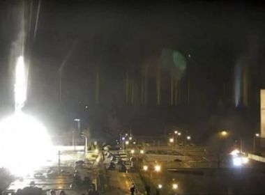 Maior usina nuclear da Europa fica em chamas após ataque de tropas russas
