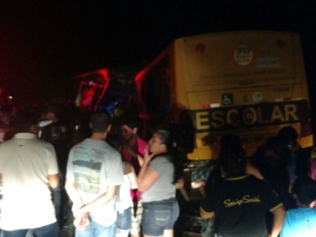 Confirmadas seis mortes na colisão entre ônibus escolares em Alagoas