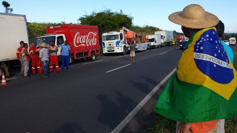 Grupos de caminhoneiros ameaçam paralisação e deixam governo em alerta