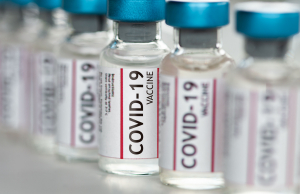 Quarta dose da vacina contra a Covid-19 será necessária, diz CEO da Pfizer
