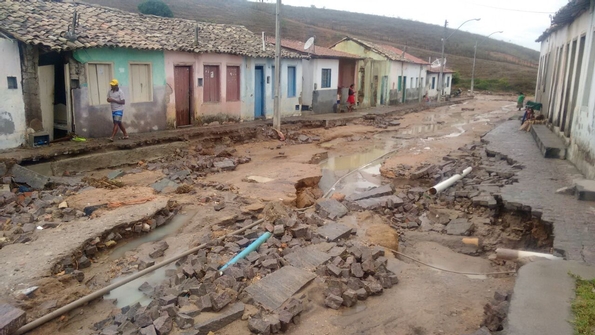 Em meio à seca, cidade baiana enfrenta nova enxurrada após tragédia de 2013