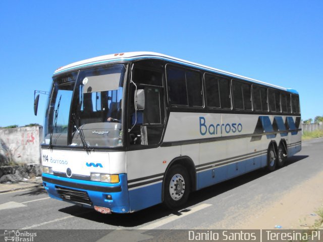 Homem assalta passageiros de ônibus, efetua disparo e foge de carro