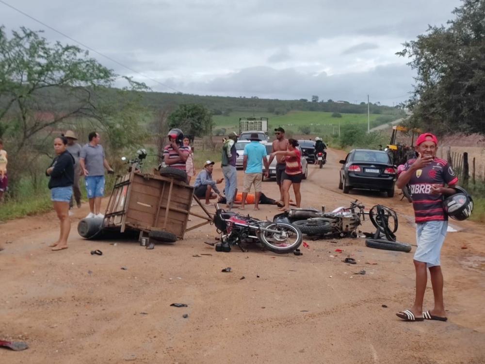 Colisão de moto deixa feridos na BA 220, Em Euclides da Cunha