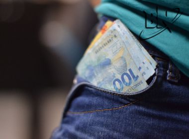 Lei que fixa o salário mínimo em R$ 1.212 para 2022 é promulgada