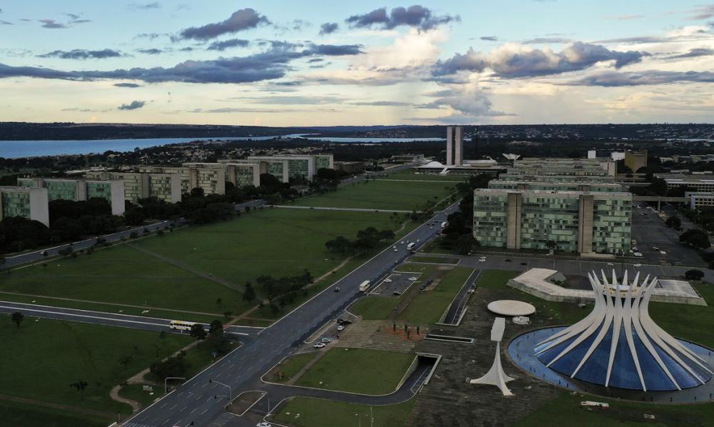 Governo define a próxima sexta-feira como ponto facultativo 